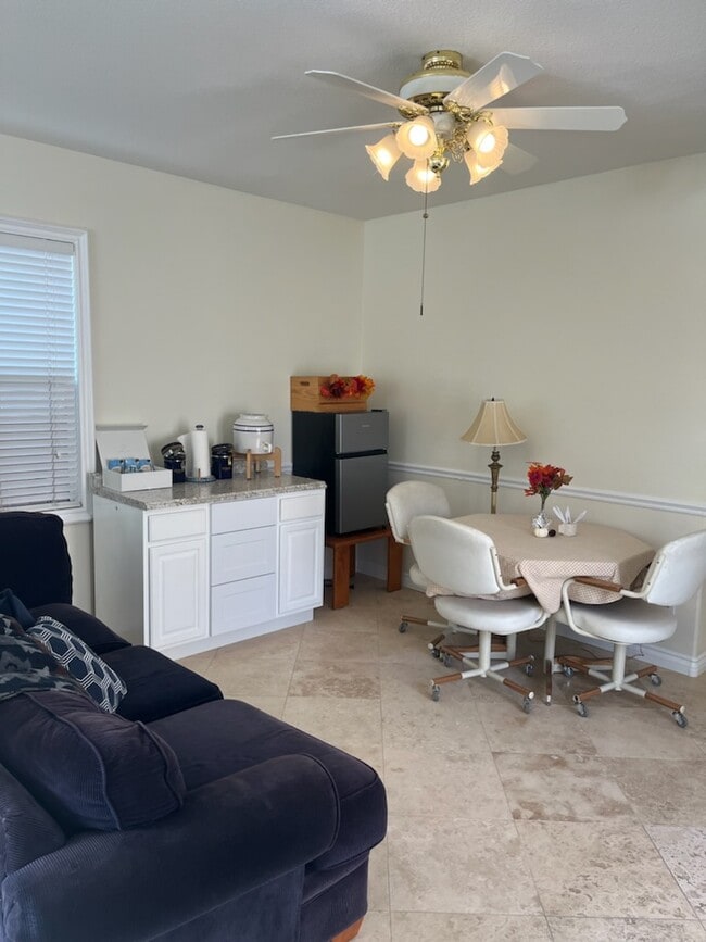Building Photo - 17551 Cedarwood Dr