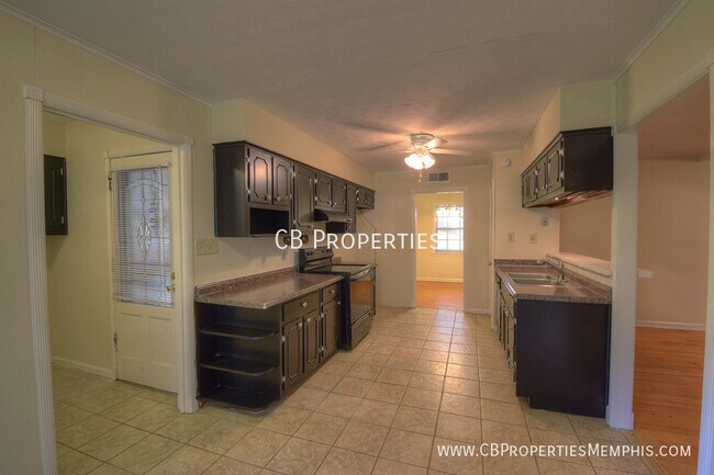 Building Photo - Barlett-Raleigh Home! Just Renovated Compl...