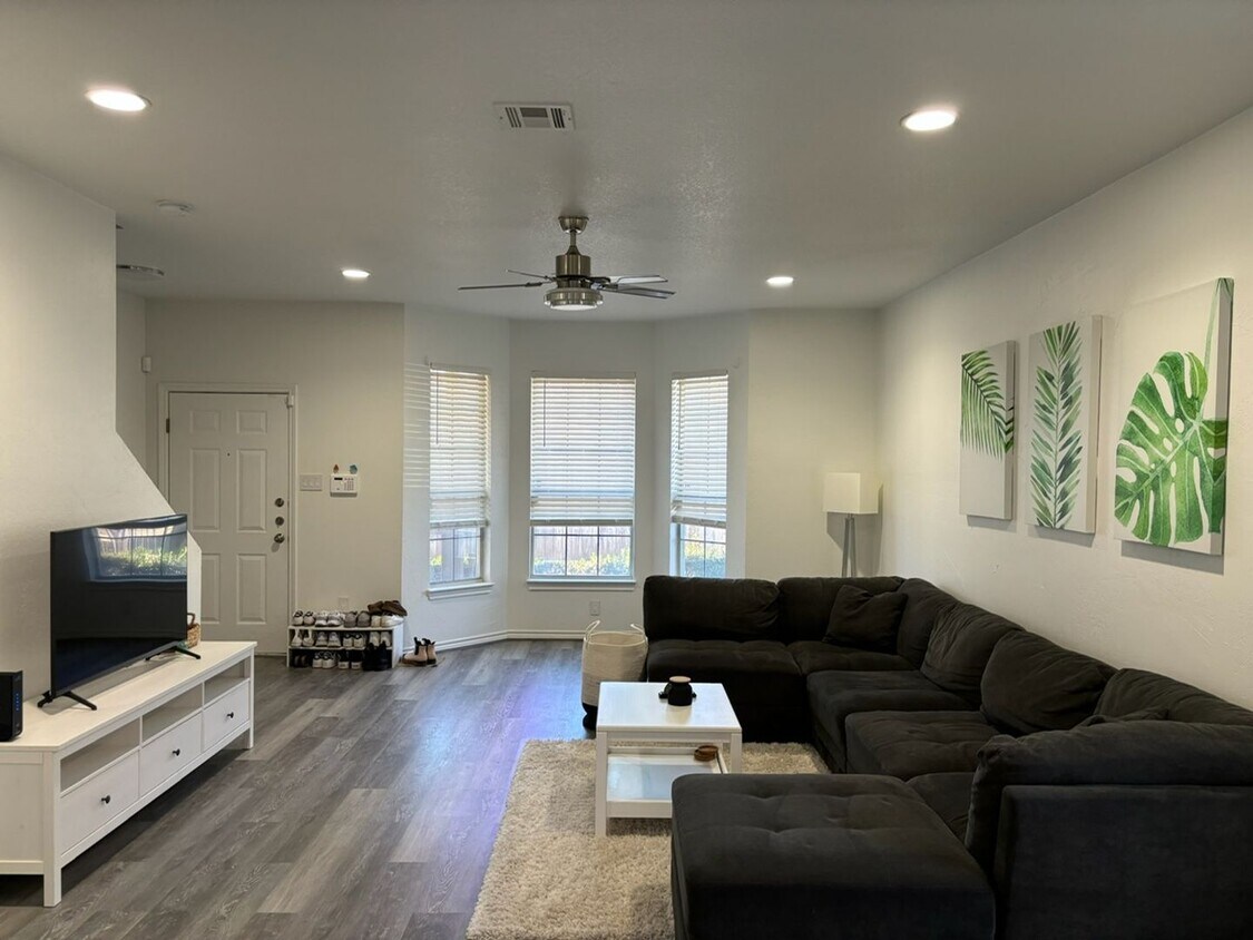 Foto principal - Fully Furnished Baylor Condo