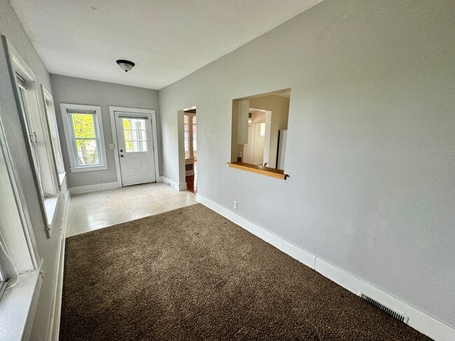 Building Photo - 12 Fairbanks St NE