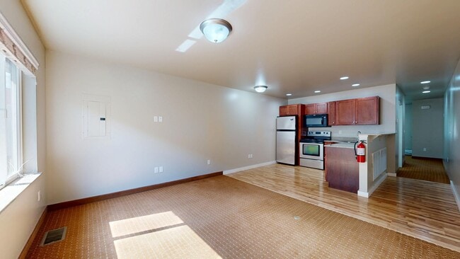 Building Photo - Strata Estates of Watford City