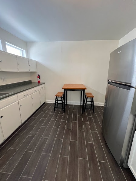 Eat-in area in the Kitchen with Breakfast Dining Set - 164 Wall St