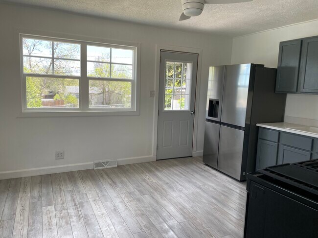 Building Photo - 5037 Redmond Rd