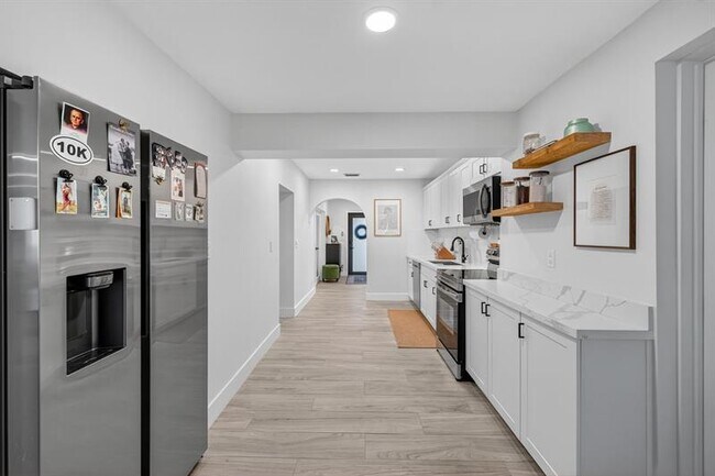 Foto del edificio - 110 NE 48th St