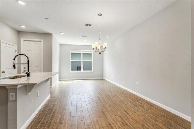 Foto del edificio - 637 Bayhawk St