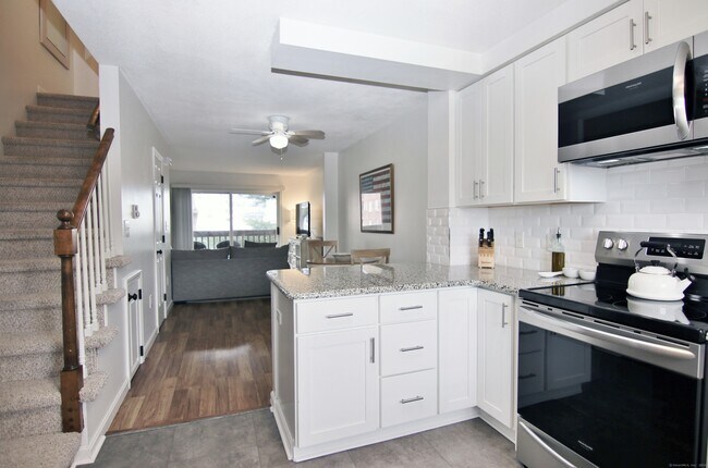 Foto del edificio - 256 Washington Blvd