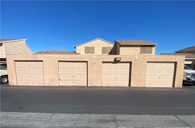 Building Photo - MOVE-IN READY! 3BD/2BA CONDO W/ 1 CAR GARAGE!