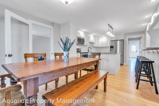 Building Photo - 4 br, 1.5 bath House - 70 Springwood Road