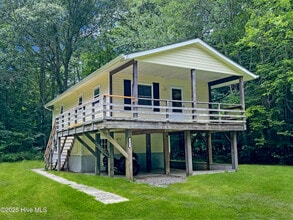 Building Photo - 161 Pinewood Trail