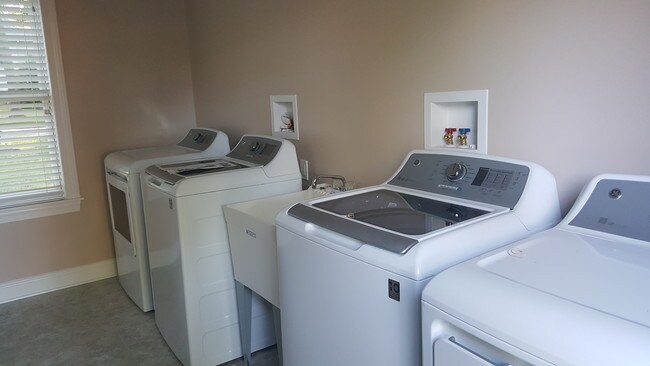 Shared Laundry - 31 W Afton Ave