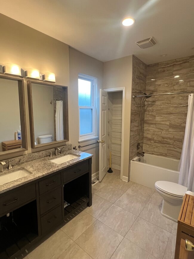 Building Photo - 3119 S Indiana Ave