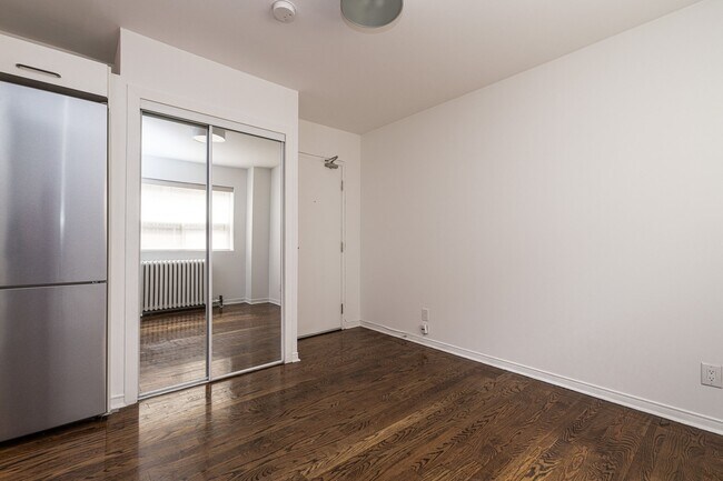 Building Photo - 54 Maitland St