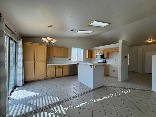 Building Photo - charming 3+2 in Lancaster