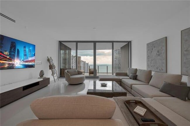 Building Photo - 300 Biscayne Blvd Way