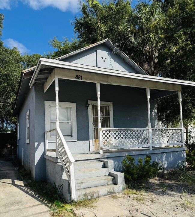 Building Photo - 881 Bridier St