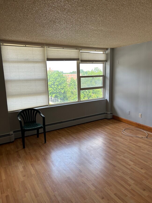 Foto del edificio - 1030 E Lancaster Ave