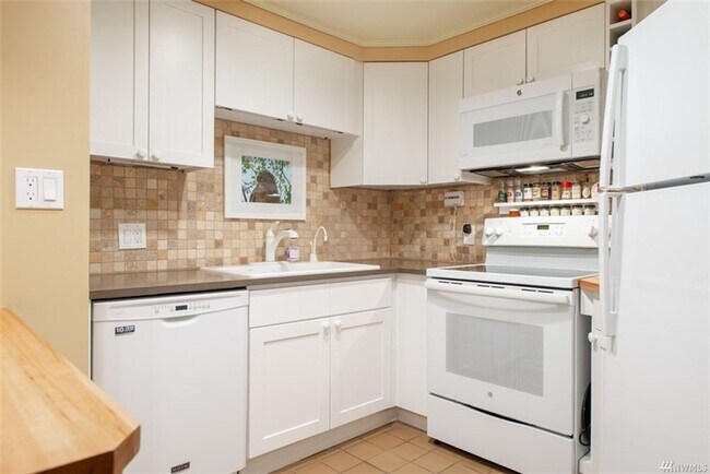 Foto del edificio - 1 Bed/1 Bath -Great Location, Pets welcome...