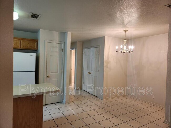 Foto del edificio - 1809 N W S Young Dr