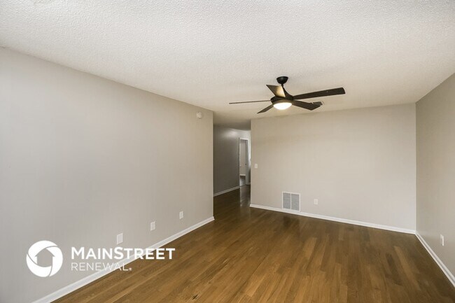 Foto del edificio - 7969 Sweet Rose Ln E