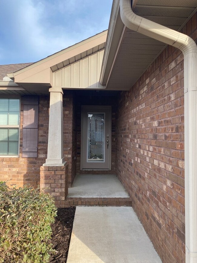 Building Photo - Excellent 3 Bedroom in Pace