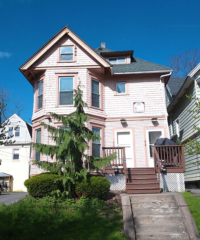 Building Photo - 414 Cherry St