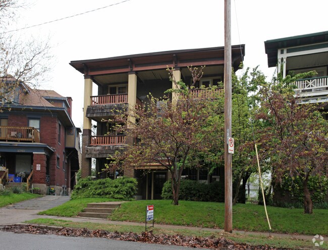 Building Photo - 2736 Charlotte St