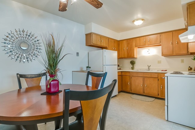 Standard Kitchen - Grange/Allison Apartments