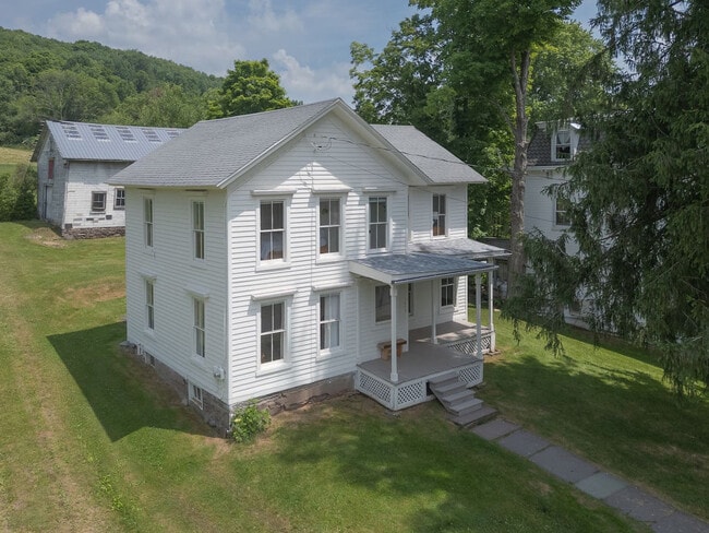 Foto del edificio - 1915 County Hwy 6
