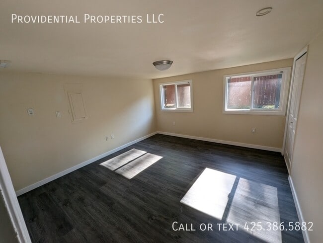 Building Photo - 13461 Redmond Wy