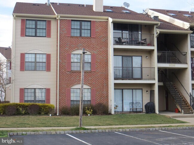 Building Photo - 42 Mendrey Ct