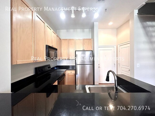 Foto del edificio - Stunning 1BR/1BA Condo in South End Charlo...