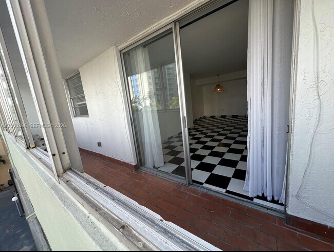 Foto del edificio - 5055 NW 7th St