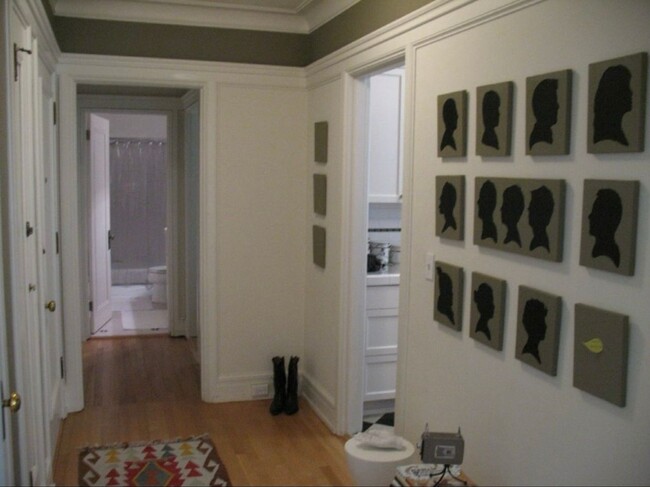 Building Photo - Timeless Queen Anne Condo with Modern Amen...