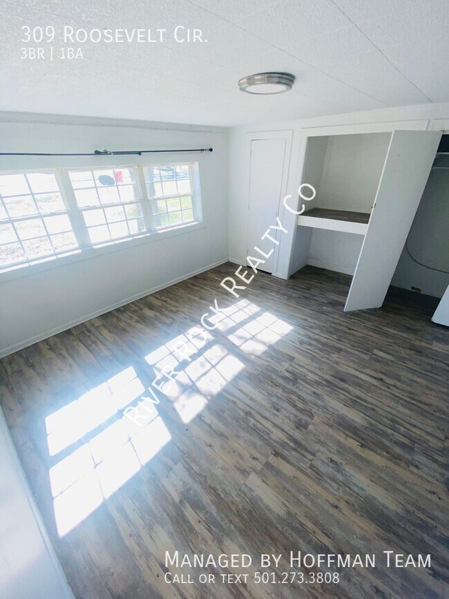Foto del edificio - 309 Roosevelt Cir