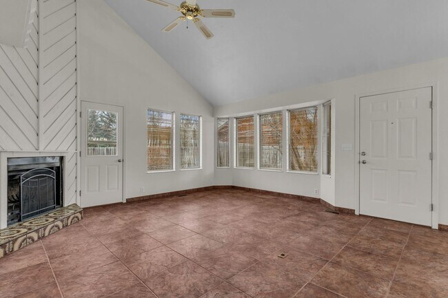 Building Photo - Prime Park Meadows Home