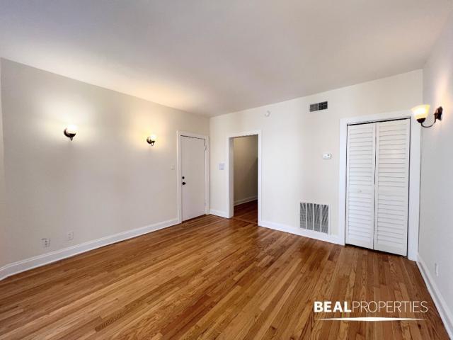 Building Photo - 0 bedroom in CHICAGO IL 60613