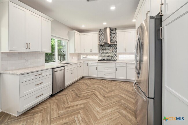 Foto del edificio - 703 Ivy Ct