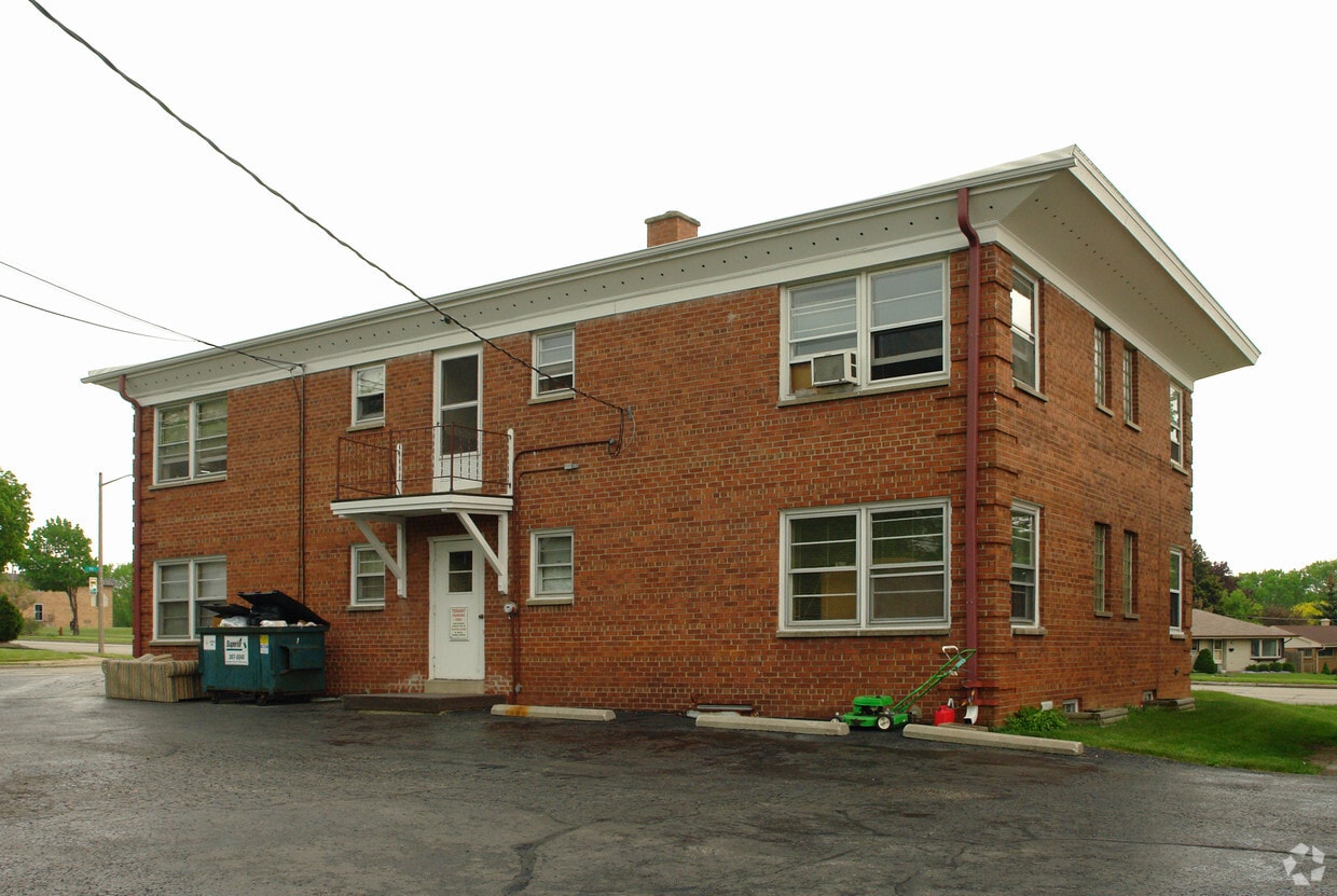 Building Photo - 9902 W National Ave