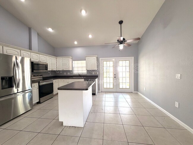Building Photo - 477 Sevilla Ave