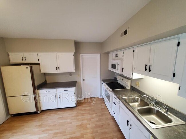 Foto del edificio - 1209 Chatham Ct