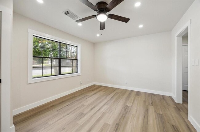 Foto del edificio - 1201 E Alamo St