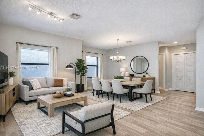 Foto del edificio - 760 NE 193rd Terrace