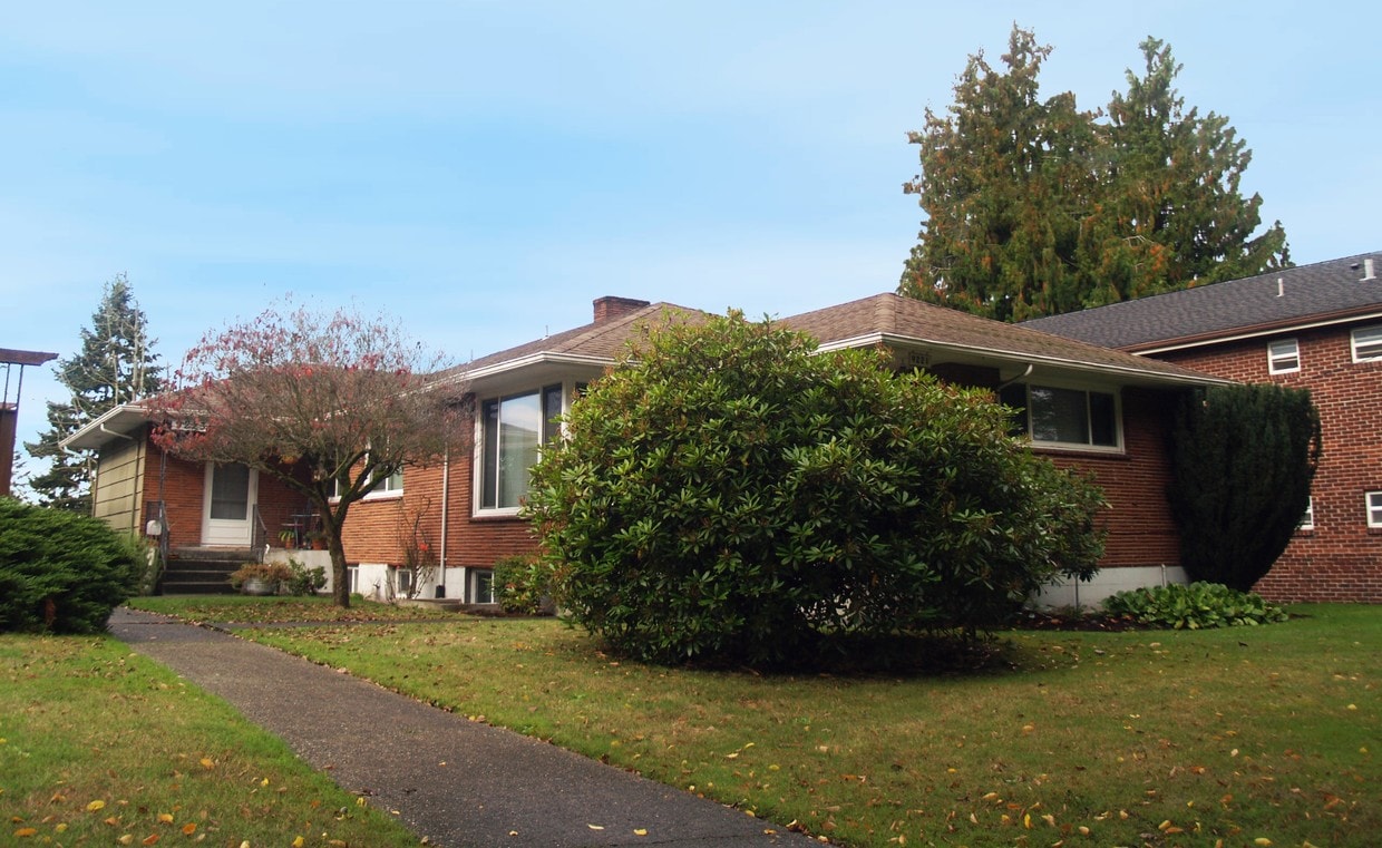 Primary Photo - 9221-9223 35th Ave SW