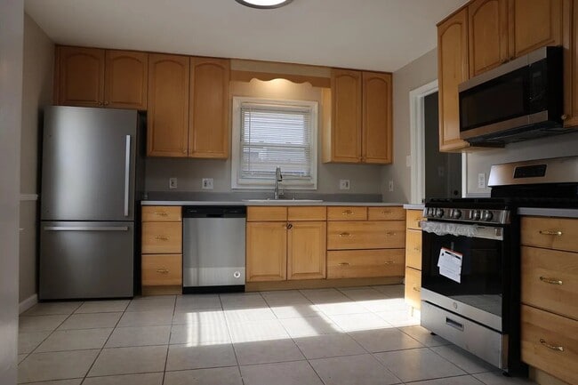 Foto del edificio - 1453 E Goulson Ave