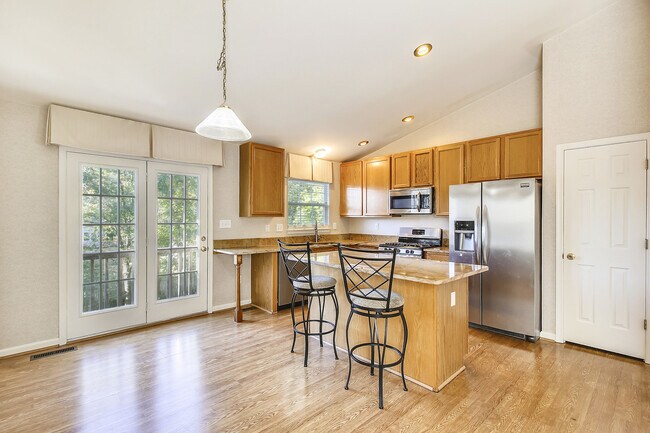 Foto del edificio - FENCED IN YARD!!!  Beautiful 4/3 UPDATED SF Home in Gaithersburg