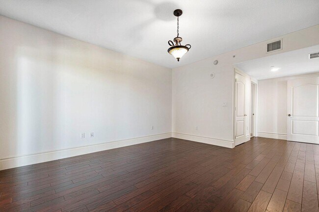 Building Photo - 200 E Palmetto Park Rd