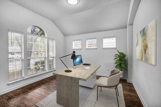 Foto del edificio - 10320 Big Thicket Dr