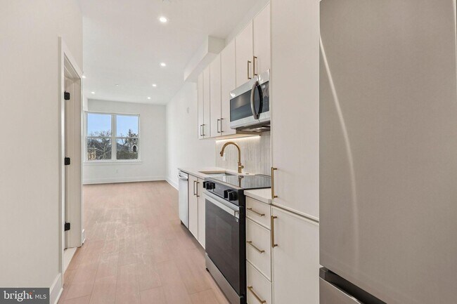 Building Photo - 30 W Allens Ln