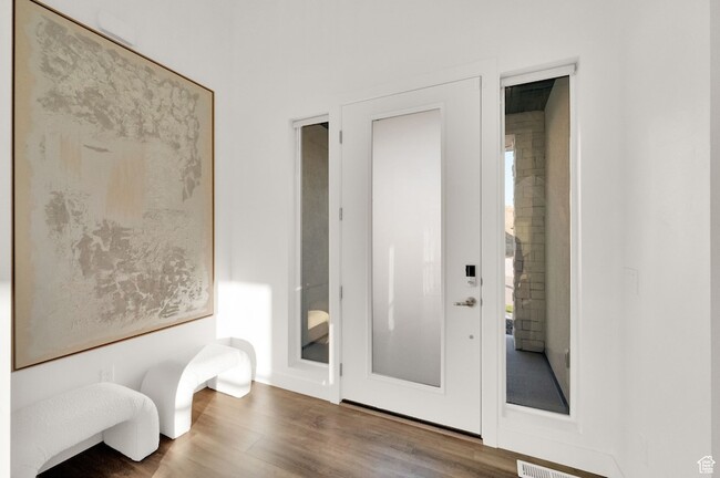 Foto del edificio - 1722 Oakridge Cir