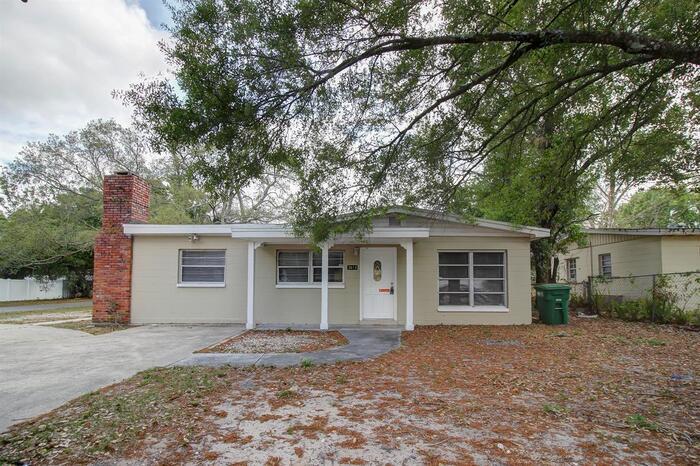 Primary Photo - 2613 E 99th Ave